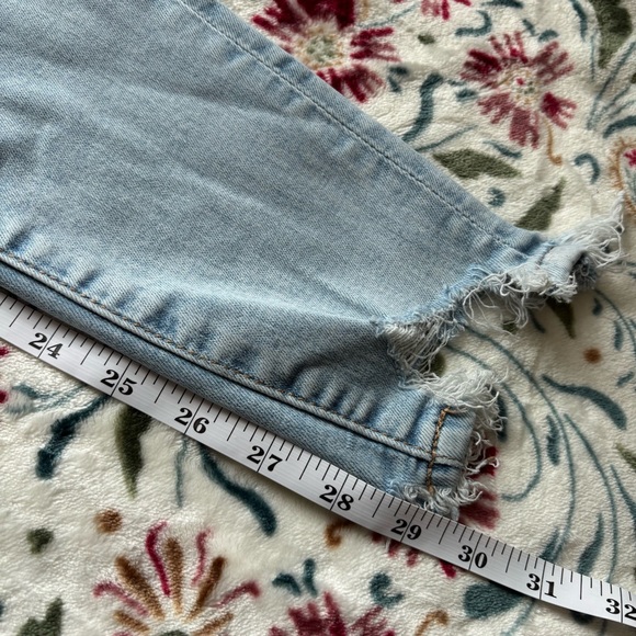 AE Distressed Hi Rise Jeggings - Picture 6 of 11